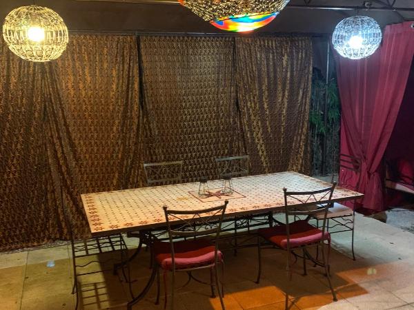 Gîte Aux Amandiers : photo 2 de la chambre chambre lit king-size - vue sur jardin