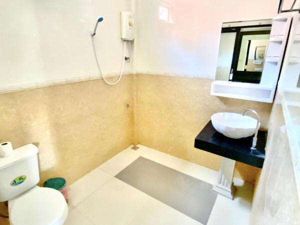 Lanta Emerald Bungalow : photo 9 de la chambre bungalow avec vue sur le front de mer