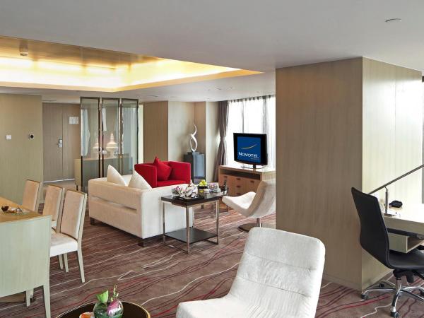 Novotel Nanjing East Suning : photo 4 de la chambre suite exécutive avec lit king-size