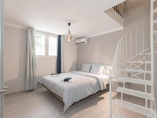 Troon of Athens Apartments : photo 5 de la chambre emerald three-level apartment