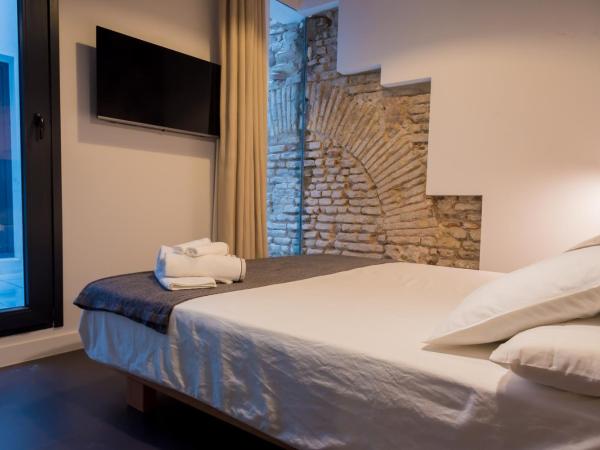 Welldone Quality - Crystal pool : photo 4 de la chambre chambre supérieure lit queen-size