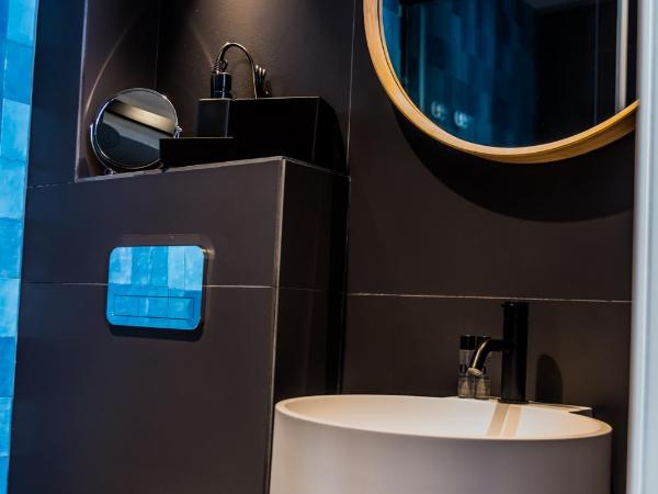 Welldone Quality - Crystal pool : photo 8 de la chambre chambre double deluxe