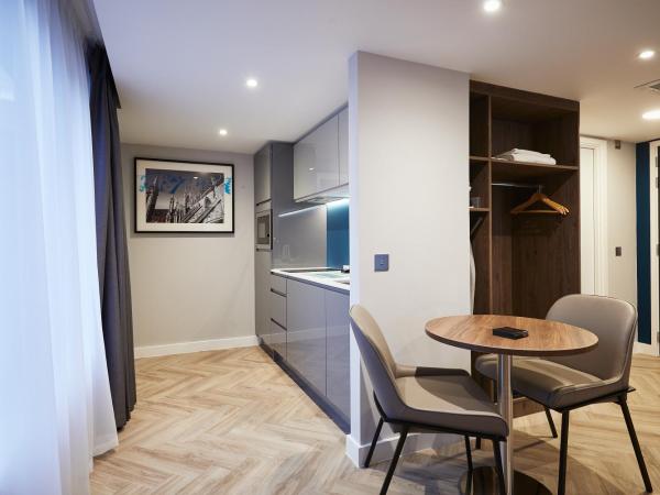 Roomzzz York City : photo 5 de la chambre grand studio