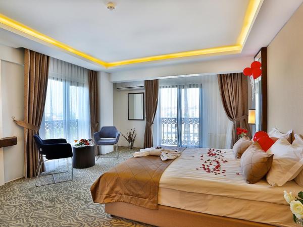 Grand Sagcanlar Hotel : photo 1 de la chambre chambre triple deluxe - vue sur mer