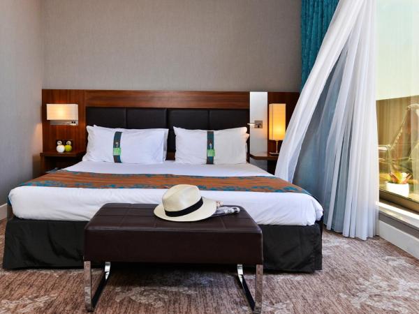 Holiday Inn Nice, an IHG Hotel : photo 3 de la chambre 1 king bed 2 single beds 2 bedroom suite