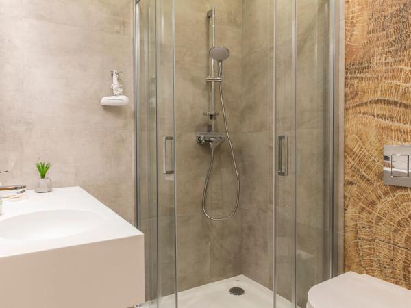 Royal Hill Residence : photo 6 de la chambre studio avec balcon et vue sur la montagne