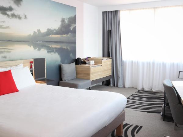 Novotel Edinburgh Centre : photo 9 de la chambre chambre exécutive avec lit queen-size et canapé