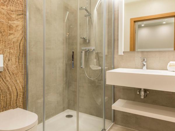 Royal Hill Residence : photo 6 de la chambre studio avec balcon - vue sur montagnes