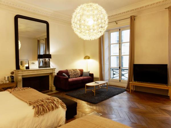 L'HOTEL PARTICULIER - LE MANS : photo 1 de la chambre hébergement les plantagenets