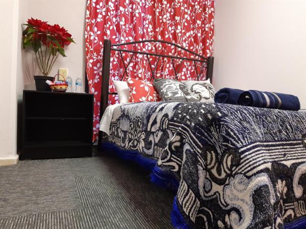 Alameda House : photo 2 de la chambre chambre double standard avec salle de bains commune