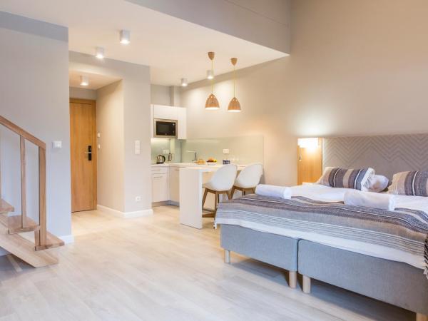 Royal Hill Residence : photo 5 de la chambre studio - split level with mountain view (3 adults)