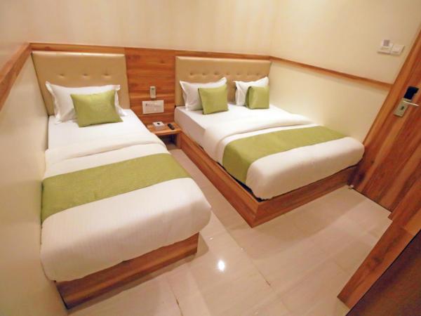 Hotel Al Madina palace : photo 2 de la chambre chambre triple Économique avec salle de bains commune