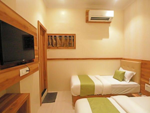 Hotel Al Madina palace : photo 3 de la chambre chambre triple Économique avec salle de bains commune