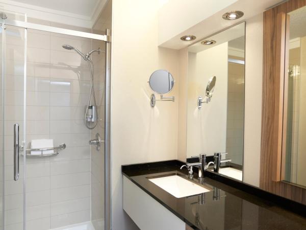 Hôtel Cofortel : photo 4 de la chambre chambre double avec 2 lits doubles - rez-de-chaussée