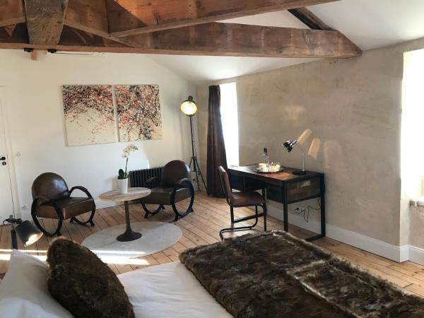 Le Clos des Queyries, Chambres d'Hôtes : photo 7 de la chambre suite salinières - vue sur jardin