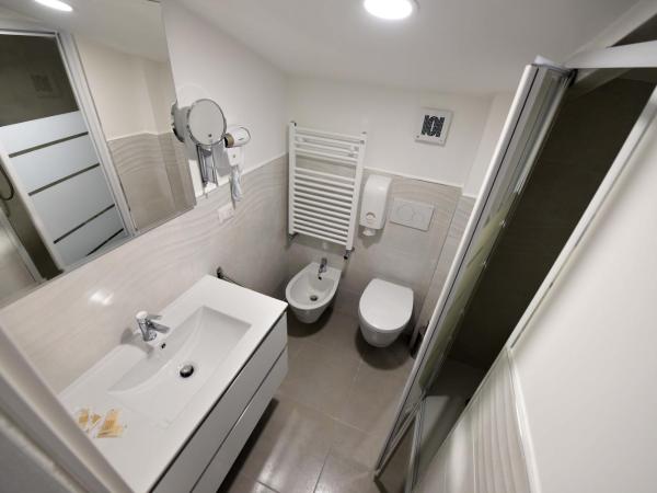 Vista Sui Sassi Guest House : photo 8 de la chambre family suite with terrace and view