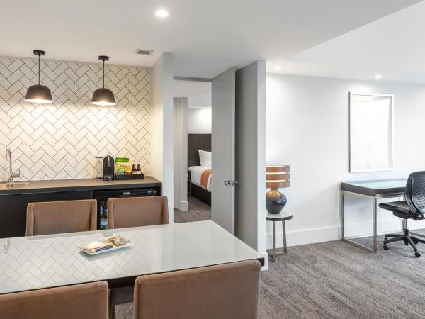 James Cook Hotel Grand Chancellor : photo 4 de la chambre suite lit king-size - vue sur mer