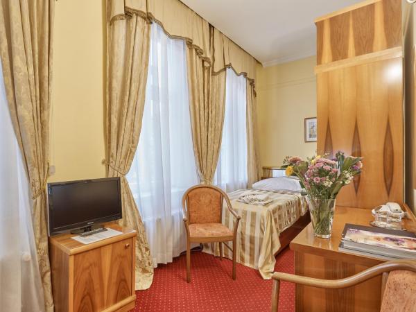 Hotel Sirius : photo 4 de la chambre chambre simple - vue sur cour