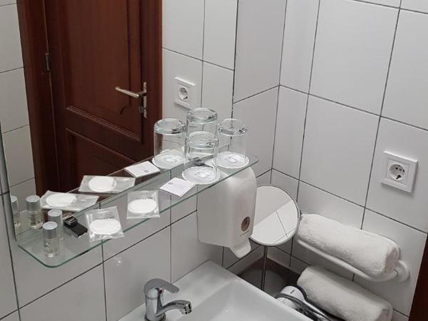 Anna Panzió & Wellness Siófok : photo 9 de la chambre chambre double ou lits jumeaux - vue sur lac