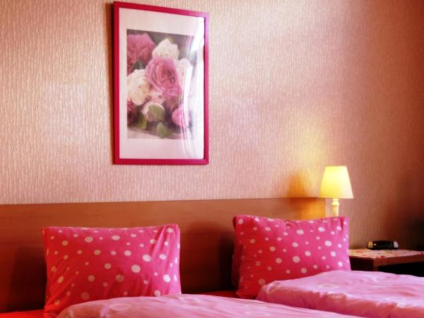 Alpina Hotel : photo 6 de la chambre chambre triple