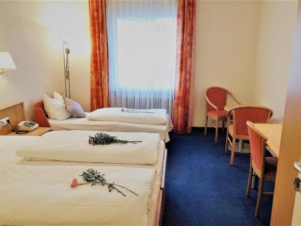 Hotel Austria Stuttgart-City : photo 9 de la chambre chambre triple