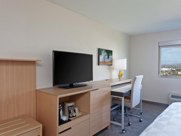 Holiday Inn Los Angeles - LAX Airport, an IHG Hotel : photo 4 de la chambre hébergement lit king-size standard