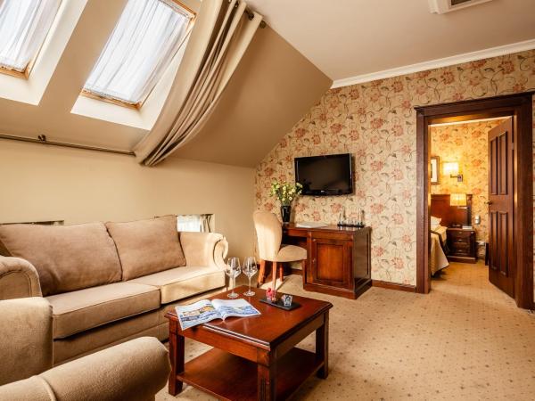 Zamek Topacz : photo 2 de la chambre junior suite in rządcówka building