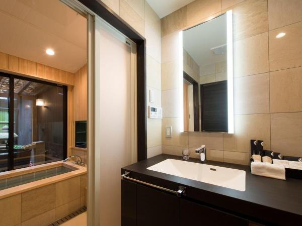 Kamishichiken Oku : photo 8 de la chambre chambre double supérieure avec baignoire en plein air