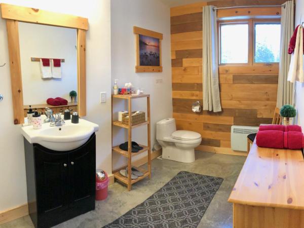 Le Domaine du Lac Saint Charles : photo 1 de la chambre chambre lit king-size