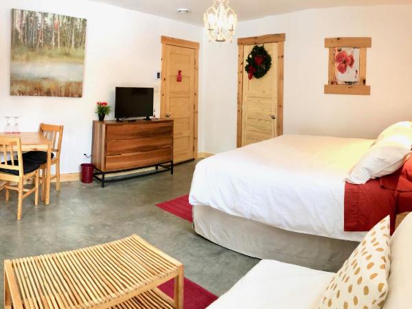 Le Domaine du Lac Saint Charles : photo 4 de la chambre chambre lit king-size