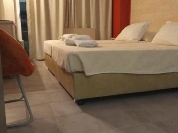 Helena Hotel : photo 3 de la chambre chambre double ou lits jumeaux standard avec balcon