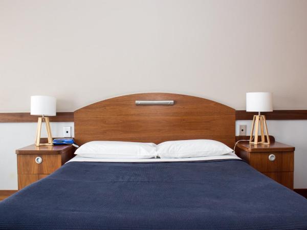 Highlander Hotel Bar Kitchen Rooftop : photo 6 de la chambre chambre supérieure lit queen-size