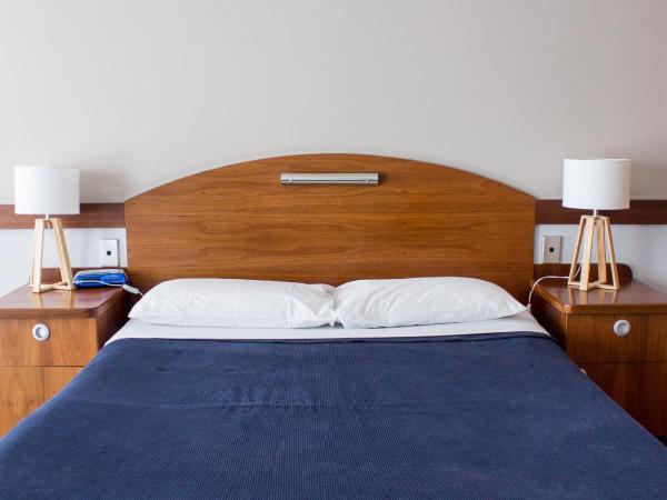 Highlander Hotel Bar Kitchen Rooftop : photo 8 de la chambre chambre supérieure lit queen-size