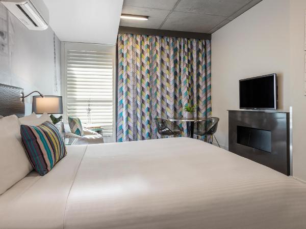 Oaks Melbourne on William Suites : photo 4 de la chambre studio apartment with balcony –  no housekeeping