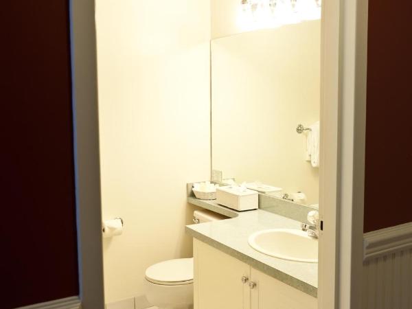 South Thompson Inn & Conference Centre : photo 3 de la chambre chambre lit king-size deluxe - vue sur montagnes