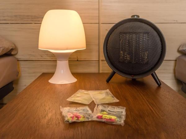 Hannover Messe Camp : photo 8 de la chambre chambre avec 2 lits simples et salle de bains commune