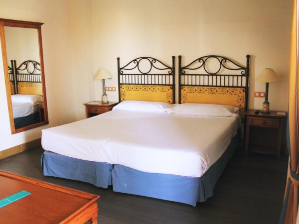 Hotel Alicante Golf : photo 2 de la chambre chambre familiale (2 adultes et 2 enfants)