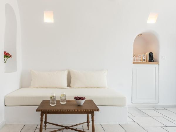 Chelidonia Luxury Suites : photo 5 de la chambre suite nid d’hirondelle avec petite piscine - vue sur caldeira