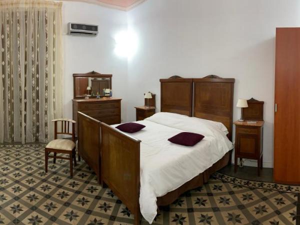 Crispi Accomodation : photo 8 de la chambre chambre familiale avec salle de bains privative