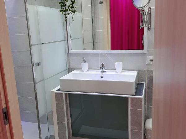 Red House : photo 5 de la chambre chambre lit queen-size avec baignoire spa