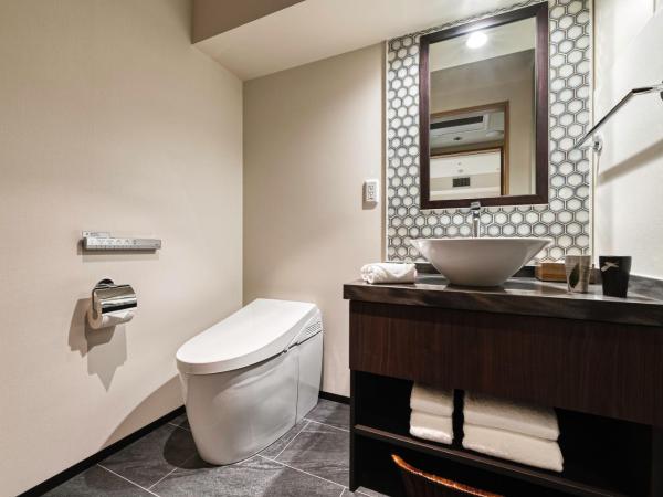 PROSTYLE RYOKAN TOKYO ASAKUSA : photo 4 de la chambre chambre lit king-size de style japonais avec baignoire partiellement en plein air