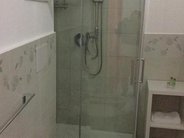 Crispi Accomodation : photo 3 de la chambre grande chambre double ou lits jumeaux