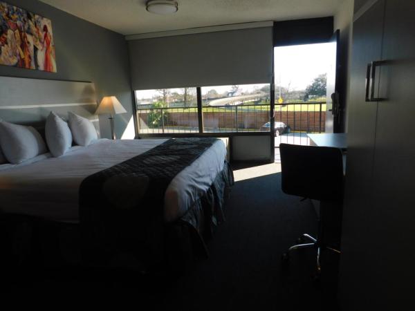 Ramada by Wyndham New Orleans : photo 1 de la chambre chambre lit king-size - non-fumeurs