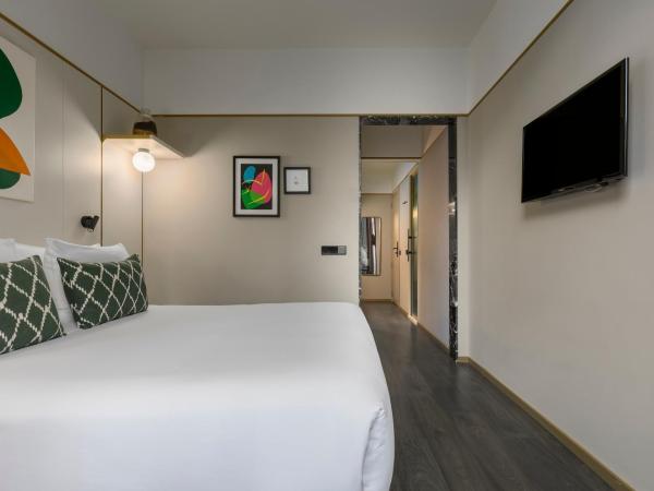 Be Mate Paseo de Gracia : photo 1 de la chambre chambre lit queen-size avec balcon