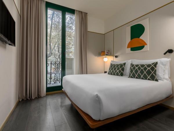 Be Mate Paseo de Gracia : photo 1 de la chambre chambre lit queen-size avec balcon