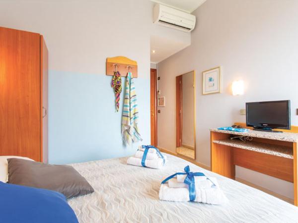 Hotel Tritone Rimini : photo 9 de la chambre petite chambre double