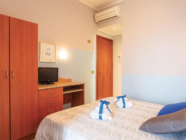 Hotel Tritone Rimini : photo 6 de la chambre petite chambre double
