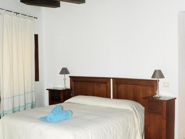 L'Antica Torre Caralis Holiday : photo 9 de la chambre grande chambre double ou lits jumeaux