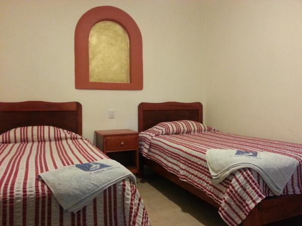 Hotel Casa Arnel : photo 4 de la chambre chambre double avec salle de bains commune