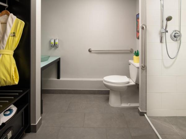 Staypineapple, Hotel FIVE, Downtown Seattle : photo 4 de la chambre chambre lit queen-size - accessible aux personnes à mobilité réduite